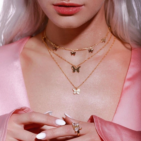 ๐ฆMulti layered gold plated butterfly necklace - Picture 2 of 6